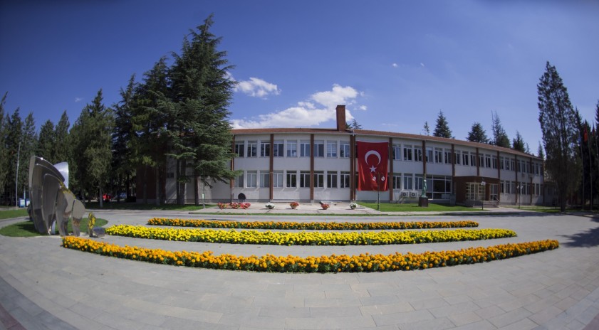 Hukuk eğitiminde k&ouml;kl&uuml; gelenek, &ccedil;ağdaş yaklaşım